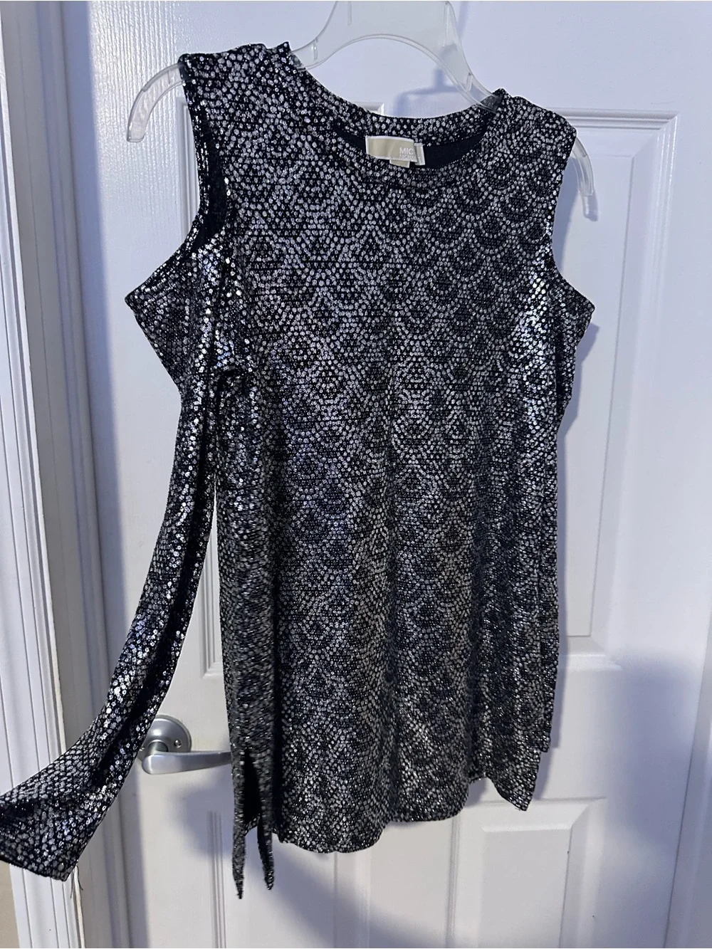 Michael by Michael Kors Shirt Size Medium Cold Shoulder Silver Design on Black